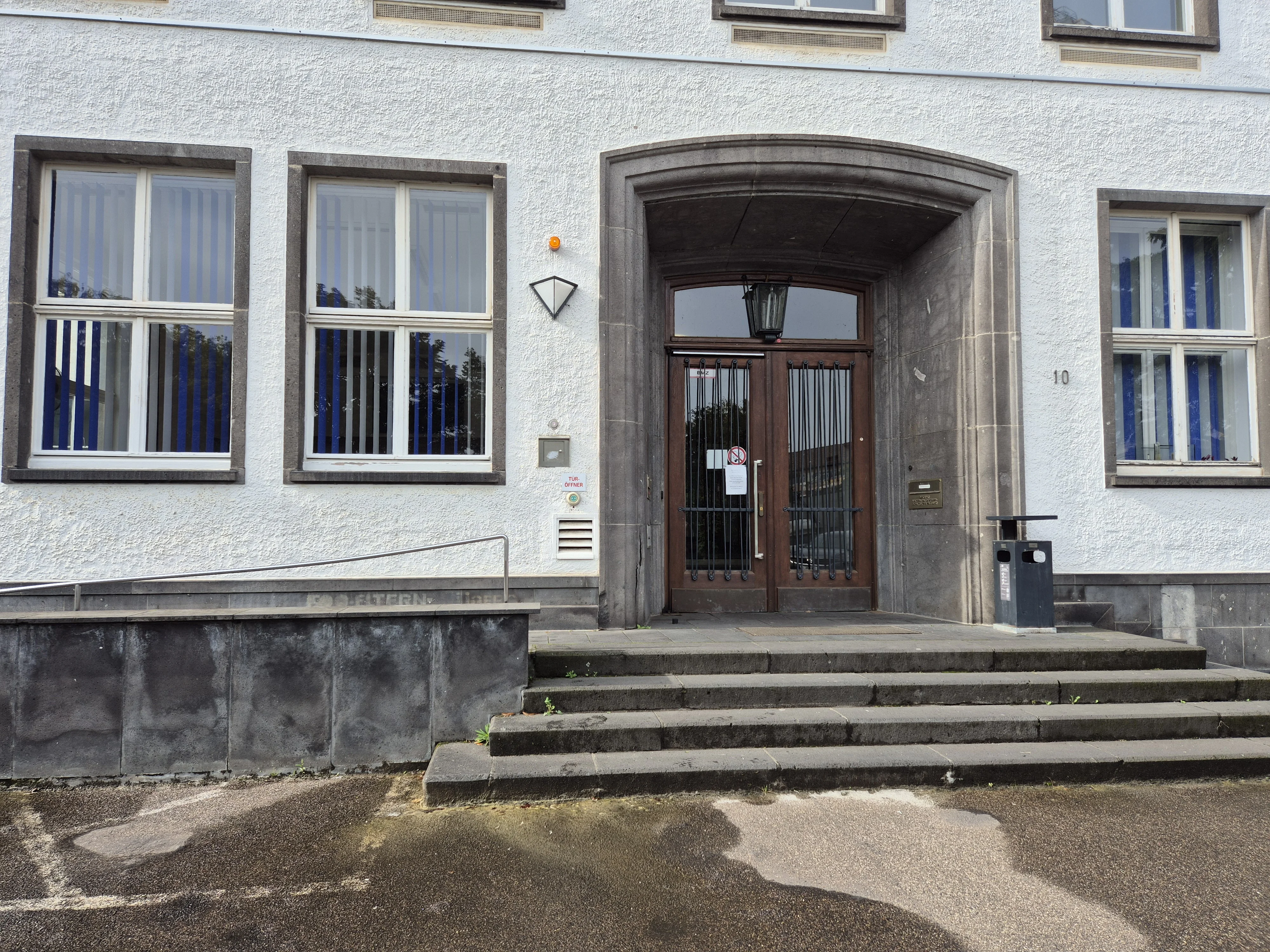 1 Wegelerstr. 10 EG Haupteingang frontal.webp