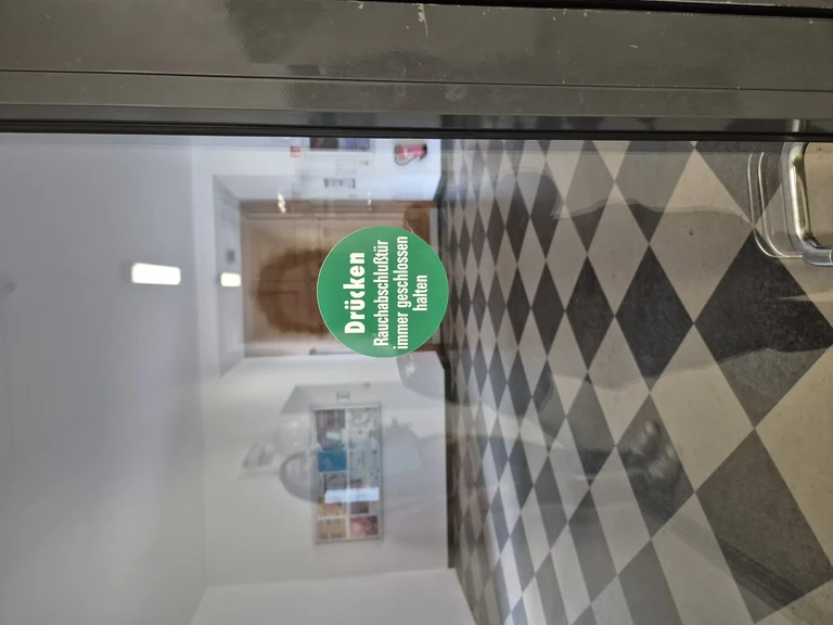 10 Wegelerstr. 10 1. OG Brandschutztür zwischen 1.F02 und 1.F04 Sticker.webp