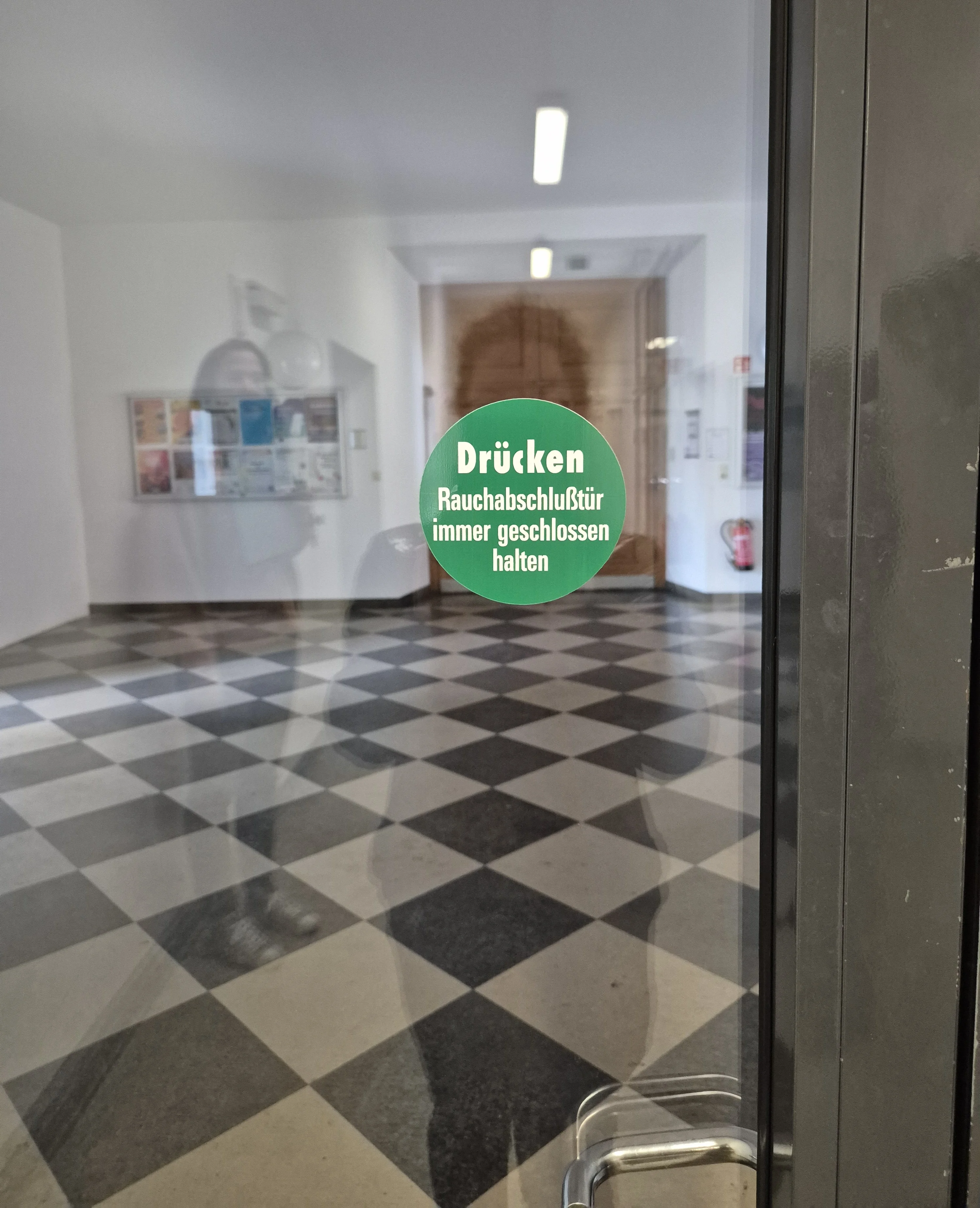 10 Wegelerstr. 10 1. OG Brandschutztür zwischen 1.F02 und 1.F04 Sticker.webp