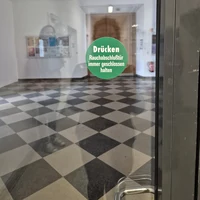 10 Wegelerstr. 10 1. OG Brandschutztür zwischen 1.F02 und 1.F04 Sticker.webp