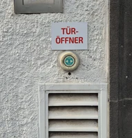 3 Wegelerstr. 10 EG Haupteingang Türöffner.webp