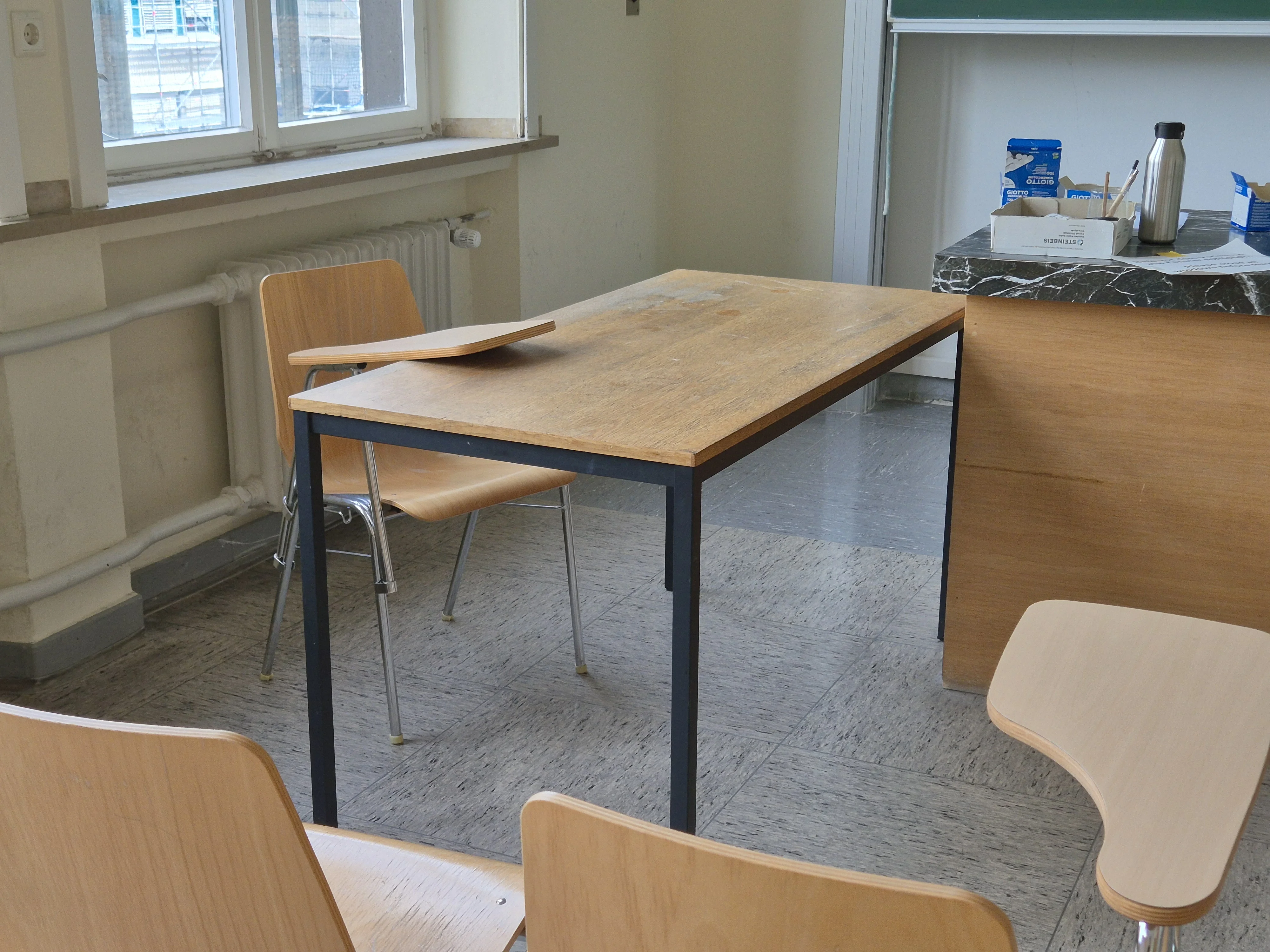 4 Wegelerstr. 10 1. OG Zeichensaal Raum 1.006 Tisch.webp