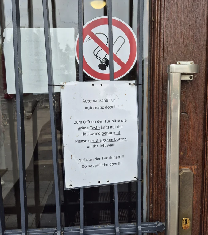 4 Wegelerstr. 10 EG Haupteingang Türschild.webp
