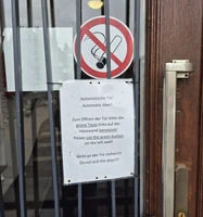 4 Wegelerstr. 10 EG Haupteingang Türschild.webp