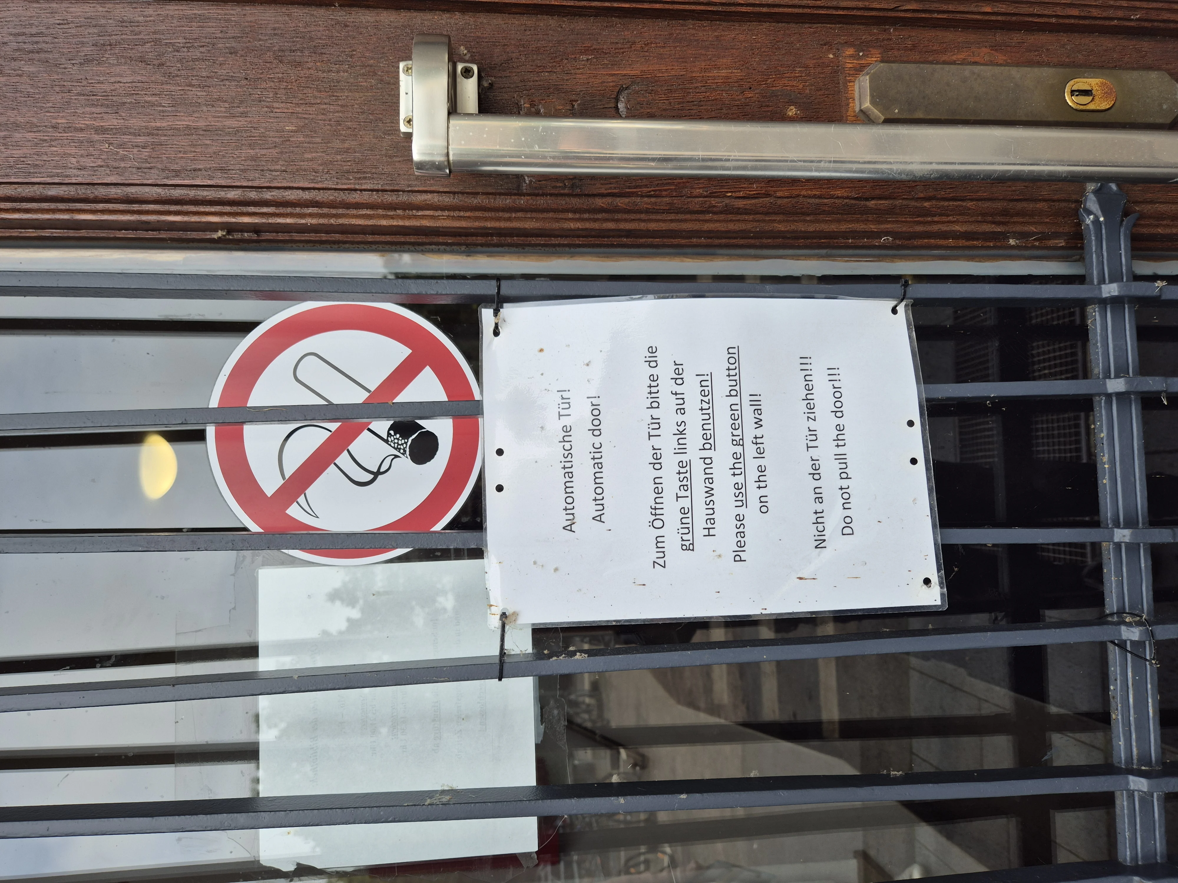 4 Wegelerstr. 10 EG Haupteingang Türschild.webp