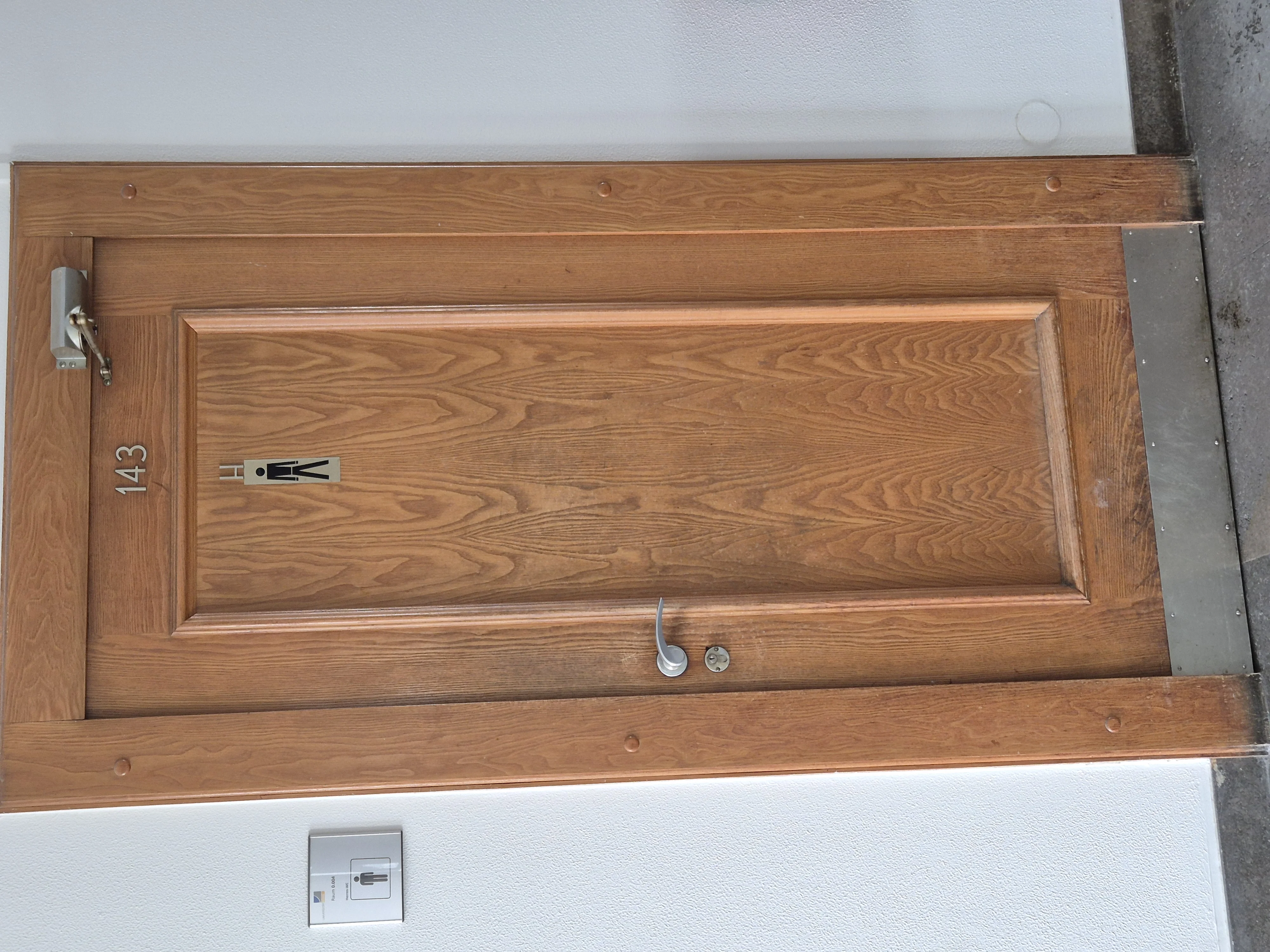 6 Wegelerstr. 10 EG Raum 0.004 Herrentoilette.webp