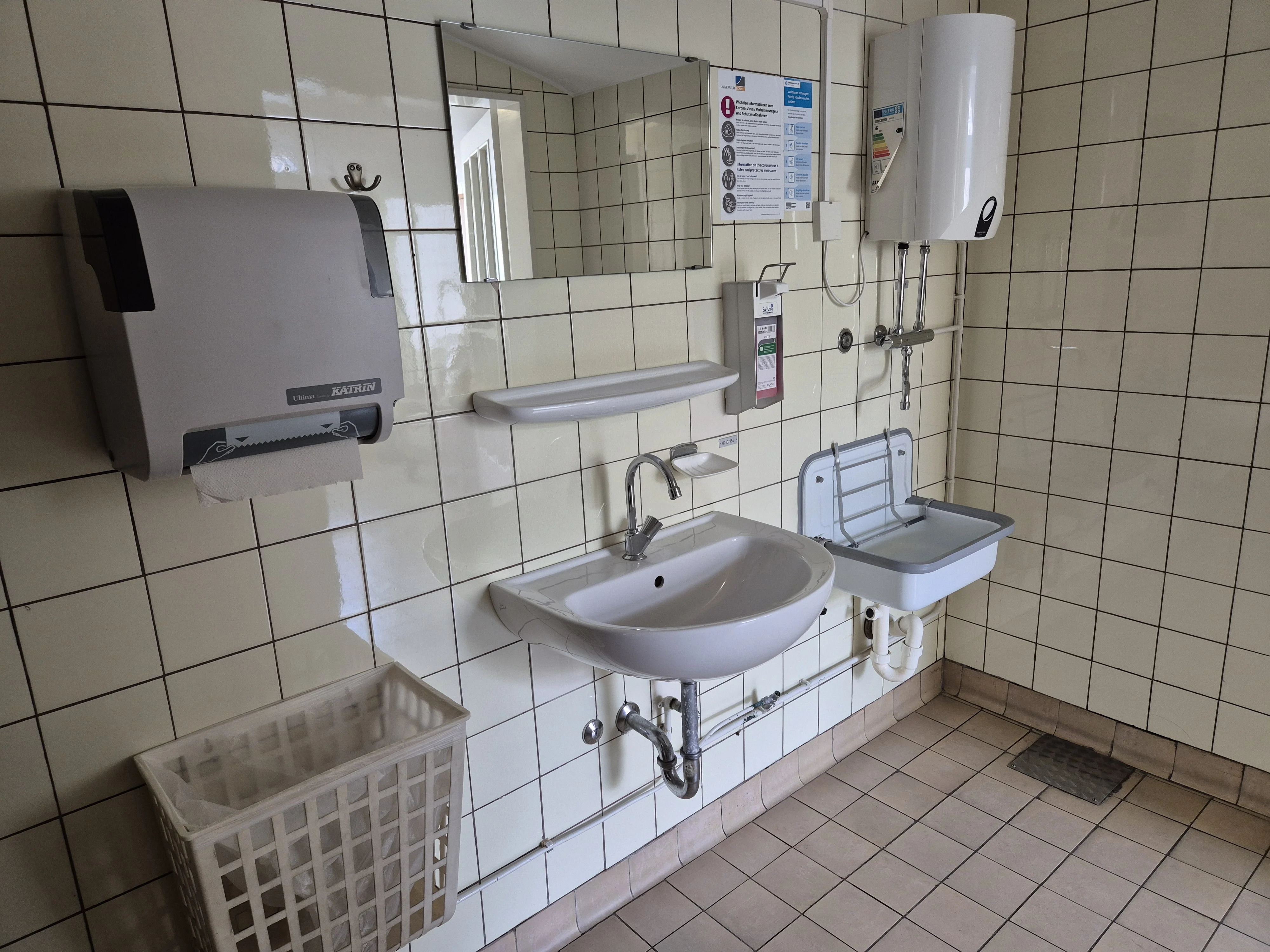 8 Wegelerstr. 10 EG 0.005 Damentoilette Waschbecken.webp